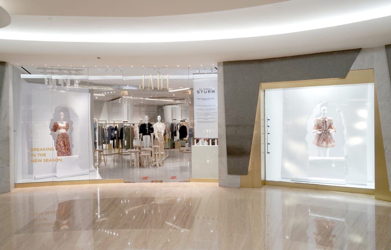 Jade Jakarta buka store baru di Senayan City, menghadirkan koleksi dari desainer favorit Taylor Swift.
