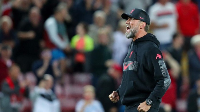 LIVERPOOL, ENGLAND - AUGUST 31: Juergen Klopp, Manager of Liverpool celebrates their sides win after the final whistle of the Premier League match between Liverpool FC and Newcastle United at Anfield on August 31, 2022 in Liverpool, England. (Photo by Alex Livesey/Getty Images)