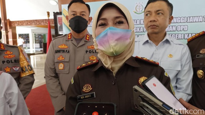 Kajati Jatim Mia Amiati