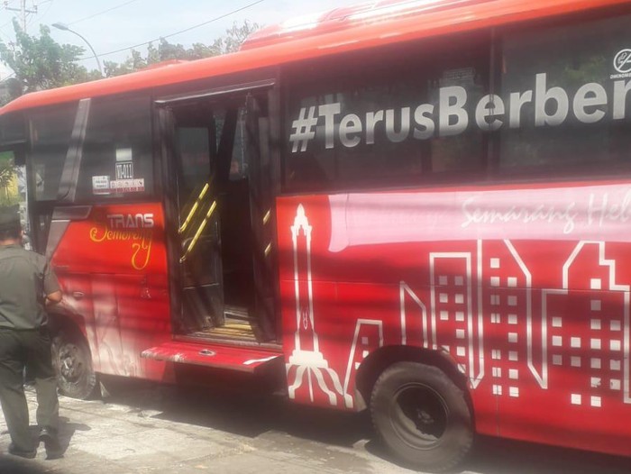 Kebakaran bus Trans Semarang di Jalan Setia Budi, Ngesrep, Kota Semarang, Kamis (1/9/2022).