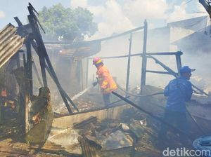 Dua Kios di Terminal Brawijaya Banyuwangi Ludes Terbakar
