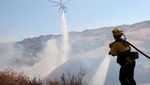 Kebakaran Lahan di California, Jalan Tol Ditutup-Helikopter Sliweran
