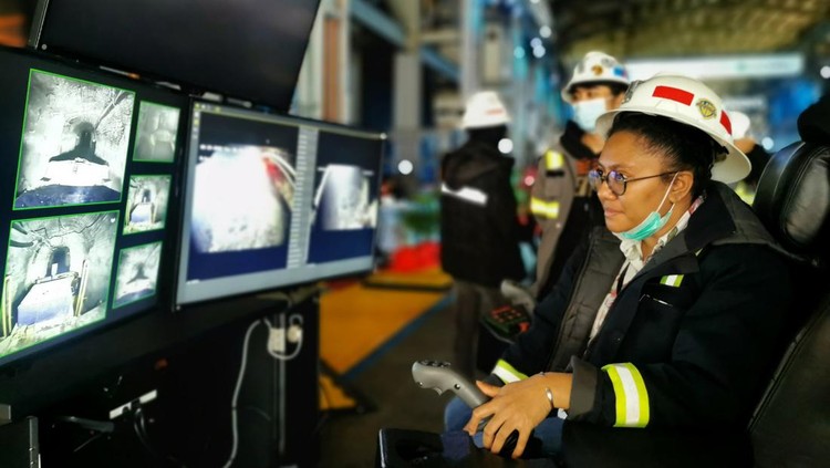 Keren! Freeport Terapkan 5G Underground Smart Mining Pertama di Asia Tenggara Telkomsel dan PT Freeport Indonesia (PTFI) menghadirkan penerapan 5G Underground Smart Mining. Ini menjadi yang pertama di Asia Tenggara. Keren…