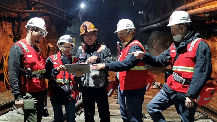 Telkomsel dan PT Freeport Indonesia (PTFI) menghadirkan penerapan 5G Underground Smart Mining. Ini menjadi yang pertama di Asia Tenggara. Keren…