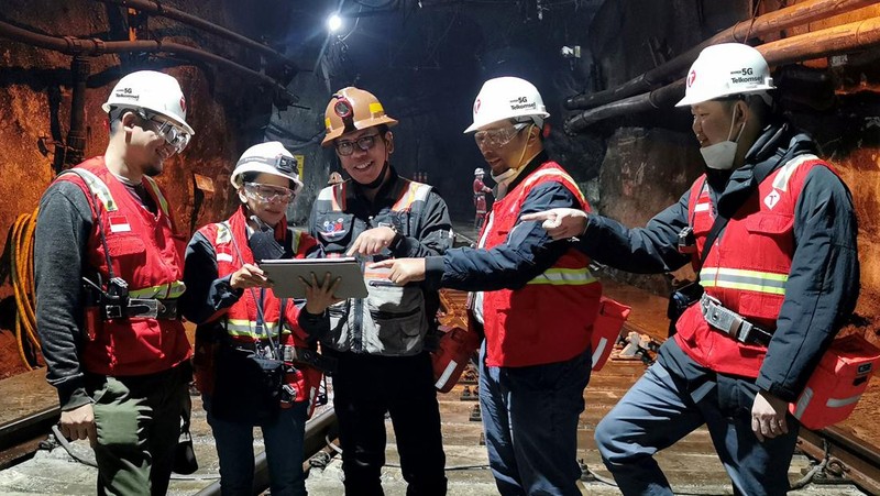 Telkomsel dan PT Freeport Indonesia (PTFI) menghadirkan penerapan 5G Underground Smart Mining. Ini menjadi yang pertama di Asia Tenggara. Keren…