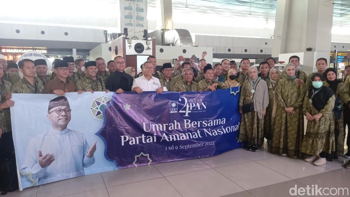 Ketua Umum PAN Zulkifli Hasan (Zulhas) melepas rombongan Dewan Pimpinan Pusat dan Wilayah untuk menjalankan ibadah umrah