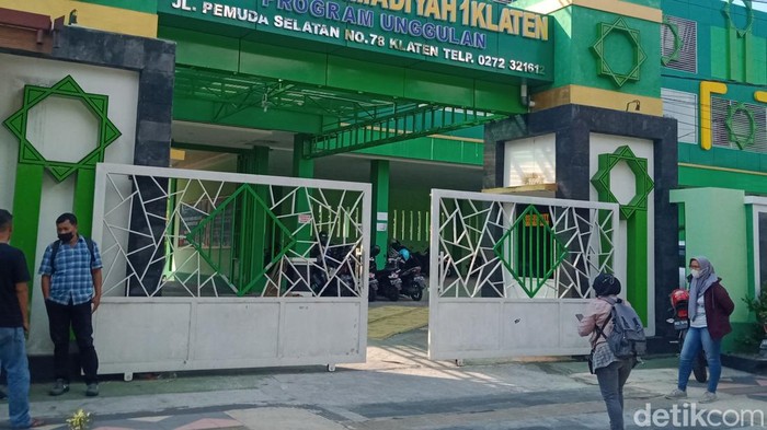 Kompleks SMP Muhammadiyah 1 Klaten.