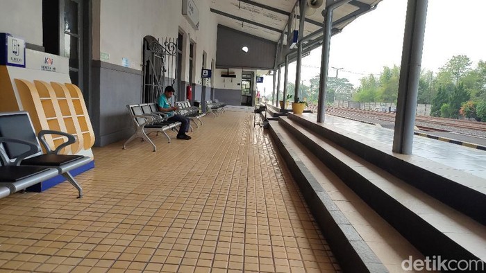 Kondisi sepi Stasiun Ciamis.