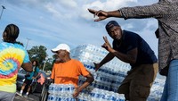 Gubernur Mississippi Tate Reeves mengatakan krisis air ini telah sampai pada tahap tidak lagi bisa memenuhi kebutuhan penting masyarakat, seperti mandi, mencuci, minum, dan lain-lain. Pemerintah juga belum bisa memastikan sampai kapan krisis ini akan terjadi.
