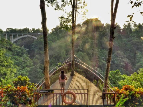 Lembah Tanah Wuk terletak di Banjar Gerana, Desa Sangeh, Kecamatan Abiansemal, Kabupaten Badung, Bali.
