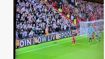 Netizen bahkan ada yang mengabadikan detik-detik Klopp Time terjadi. Foto: Twitter