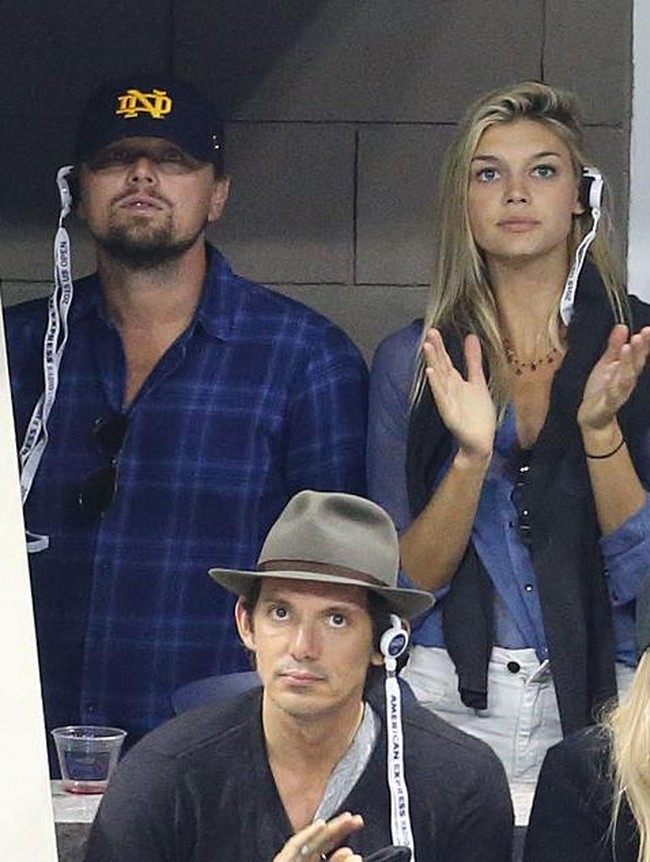Dari model, hati Leonardo DiCaprio tertambat pada bintang ‘Baywatch’ Kelly Rohrbarch yang dipacarinya selama satu tahun. Mereka putus saat Kelly genap berusia 25 tahun. Foto: GC Images/Jean Catuffe