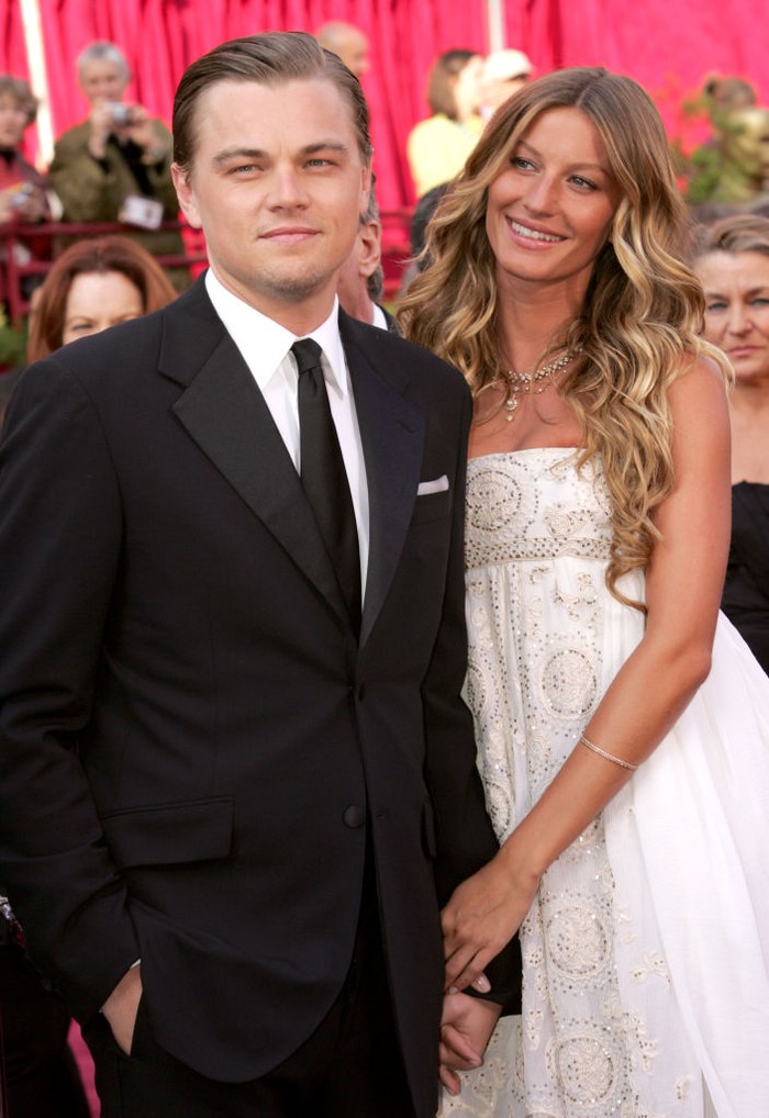 Mantan Pacar Leonardo DiCaprio Leonardo DiCaprio, nominee Best Actor in a Leading Role for ?The Aviator?, and Gisele Bundchen at the Kodak Theatre in Hollywood, California (Photo by Kevin Mazur/WireImage)
