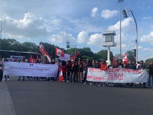 Giliran Massa GMNI Demo Tolak Kenaikan Harga BBM di Patung Kuda Jakpus