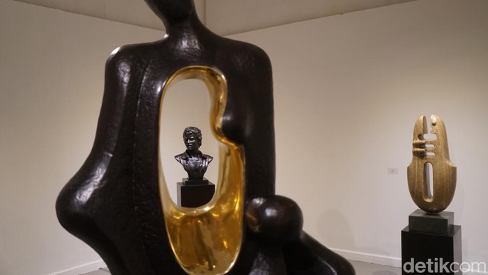 Seniman-pematung Yusman menggelar pameran di Galeri Nasional, Jakarta. Karya-karya yang ditampilkan merupakan instalasi patung.