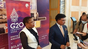 Usai pertemuan, Menkominfo pun menjelaskan secara singkat apa yang dibahas, terutama berkisar pada kerja sama di bidang infrstruktur telekomunikasi dan teknologi. Foto: Fino/detikinet