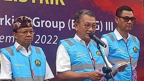 Menteri Energi dan Sumber Daya Mineral (ESDM) Arifin Tasrif ketika dalam acara Parade Konversi Sepeda Motor BBM ke Listrik, di Central parkir ITDC, Nusa Dua, Badung, Bali, Kamis (1/9/2022).
