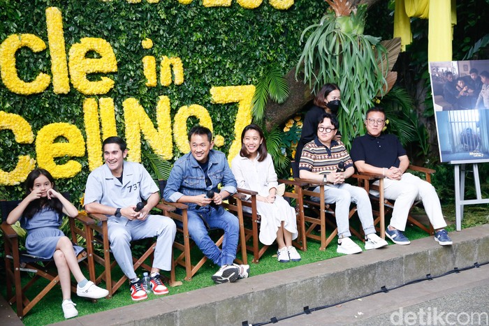 Miracle In Cell No.7 Para bintang dan kreator asli Miracle In Cell No.7 saat ditemui di kantor Falcon Pictures.
