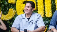 Vino mengaku sempat riset untuk memerankan karakter berkebutuhan khusus itu. Pool/Noel/detikFoto.
