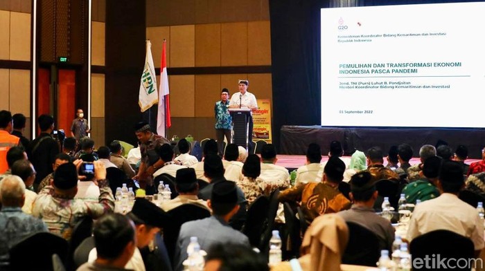 Para kiai menghadiri pembukaan expo UMKM pesantren se-Jatim di Banyuwangi