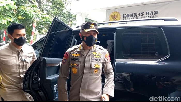 Pejabat polri tiba di Kantor Komnas HAM, 1 September 2022. (Anggi Muliawati/detikcom)