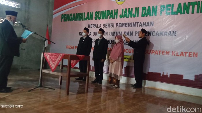 Pelantikan perangkat desa di Desa Planggu, Kecamatan Trucuk, Klaten, Kamis (1/9/2022).