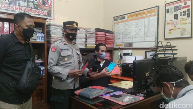 Pencuri dengan kekerasan yang membawa sajam merampas HP pengendara dihajar warga Probolinggo