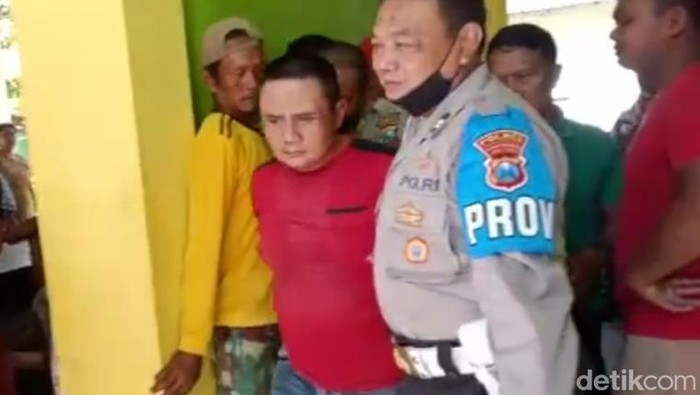 Pencuri toko kelontong di Bojonegoro diringkus warga.