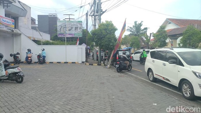 Suasana TKP Indomaret Jalan HOS Cokroaminoto yang menjadi tempat penyerangan OTK terhadap WNA Timor Leste, Kamis (1/9/2022).
