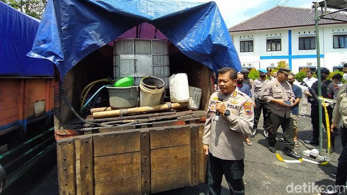 Pengungkapan penimbunan BBM bersubsidi di Temanggung, Kamis (1/9/2022).