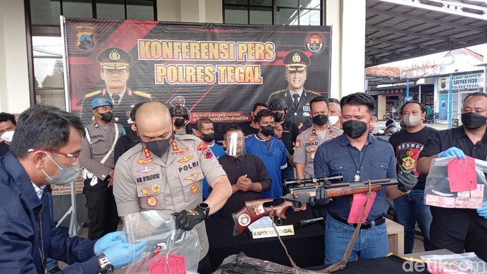 Polres Tegal jumpa pers penangkapan pelaku penembakan yang menewaskan penjual nasi goreng, Kamis (1/9/2022).