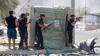 Anggota sayap militer yang berafiliasi dengan ulama Syiah Moqtada al-Sadr bentrok dengan pasukan keamaan Irak. Kerusuhan tersebut dilaporkan mulai mereda pada Selasa (30/8) malam waktu setempat, setelah 30 pendukung pemimpin Syiah Moqtada Sadr tewas ditembak mati. Angka itu merujuk pada jumlah korban terbaru yang dilaporkan petugas medis di Baghdad.