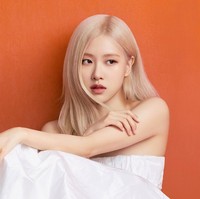 “Suatu kehormatan untuk bekerja sama dengan Sulwhasoo sebagai global ambassador produk yang tidak hanya dipakai ibuku tapi juga aku pakai sendiri,” ungkap Rose BLACKPINK seperti dilansir dari Tatler Asia. Foto: dok. Sulwhasoo