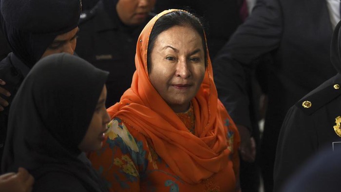 Rosmah Mansor FILE - Rosmah Mansor, wife of former Malaysian Prime Minister Najib Razak arrives at Kuala Lumpur High Court in Kuala Lumpur, Malaysia, on Oct. 4, 2018. The wife of jailed ex-Prime Minister Najib Razak arrived in court Thursday, Sept. 1, 2022, for a verdict in her corruption trial involving a 1.25 billion ringgit ($279 million) solar energy project, just days after her husband was imprisoned over the looted 1MDB state fund.(AP Photo/Yam G-Jun, File)