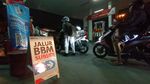 Potret SPBU di Denpasar Diserbu Warga, Panic Buying Isu Harga BBM Naik