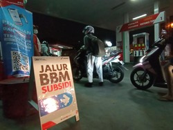 Papan dan banner mengenai adanya BBM bersubsidi telah terpasang sejak 28 Agustus di SPBU SPBU 54.801.03. Hanya saja hal tersebut tidak ada sangkut pautnya dengan adanya isu kenaikan harga BBM. Foto: Ni Made Lastri Karsiani Putri