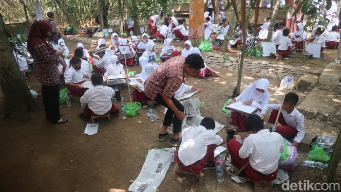 Suasana di kampung pembatik cilik, Pedukuhan Gunting, Kalurahan Gilangharjo, Kapanewon Pandak, Kabupaten Bantul, Kamis (1/8/2022).