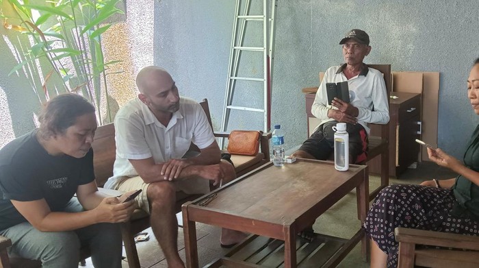 Suasana mediasi Muhammad Ali bule asal Libanon bersama Ni Luh Djelantik dan pemilik kos yang dimaki-maki, Kamis (1/9/2022).