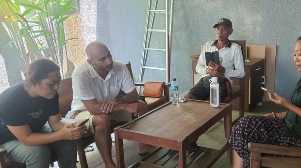 Suasana mediasi Muhammad Ali bule asal Libanon bersama Ni Luh Djelantik dan pemilik kos yang dimaki-maki, Kamis (1/9/2022).