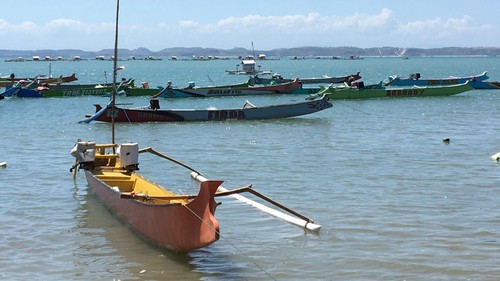 Suasana puluhan perahu nelayan di Teluk Awang, Dusun Awang, Desa Persiapan Awang, Kecamatan Pujut, Kabupaten Lombok Tengah, NTB, Kamis (1/9/2022).