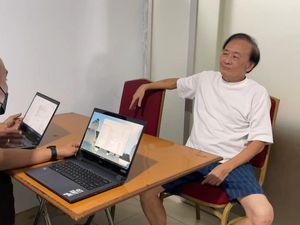 Gaya Santai Koruptor Rp 100 T Saat Diperiksa: Pakai Kaus-Celana Pendek