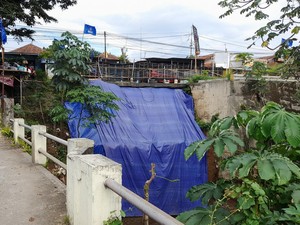 Tebing Bekas Longsor di Cilebut Belum Diperbaiki, Warga Keluhkan Jalan Macet