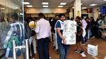 Toko Miras di India Diserbu Pembeli hingga Raknya Kosong, Ada Apa?