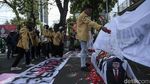Tolak BBM Naik, Mahasiswa Bakar Keranda Mayat Bergambar Menteri