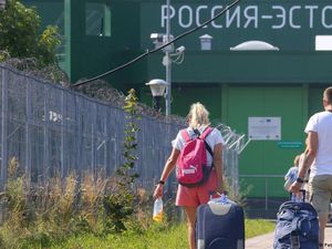 Uni Eropa Resmi Tangguhkan Perjanjian Visa untuk WN Rusia