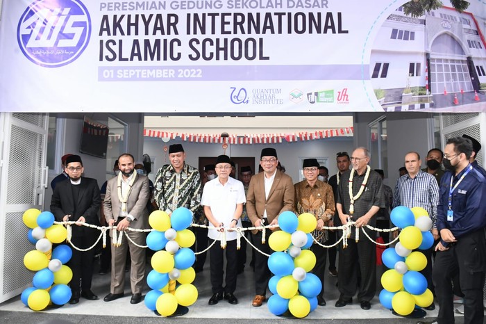 Wakil Ketua MPR RI Yandri Susanto menghadiri acara peresmian Sekolah Dasar Akhyar International Islamic School (SD AIIS) di Kota Bekasi.