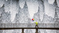 Ini adalah kontes edisi ke-7 dari Royal Meteorological Society. Hujan deras berhari-hari di Inggris menyebabkan air mengalir ke dinding bendungan waduk Wet Sleddale dekat desa Shap di Cumbria, karya Andrew McCaren.