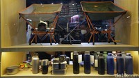 Produk-produk peralatan-peralatan luar ruang (outdoor) seperti peralatan surfing, panjat tebing, hiking, diving, trekking hingga arung jeram dari produsen lokal maupun luar negeri mejang di sini.