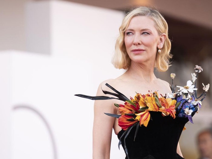 VENICE, ITALY - SEPTEMBER 01 : Cate Blanchett attends the red carpet of the movie Tar during the 79th Venice International Film Festival at the Palazzo del Casino in Lido of Venice, Italy on September 01, 2022. (Photo by KAREN DI PAOLA/Anadolu Agency via Getty Images)