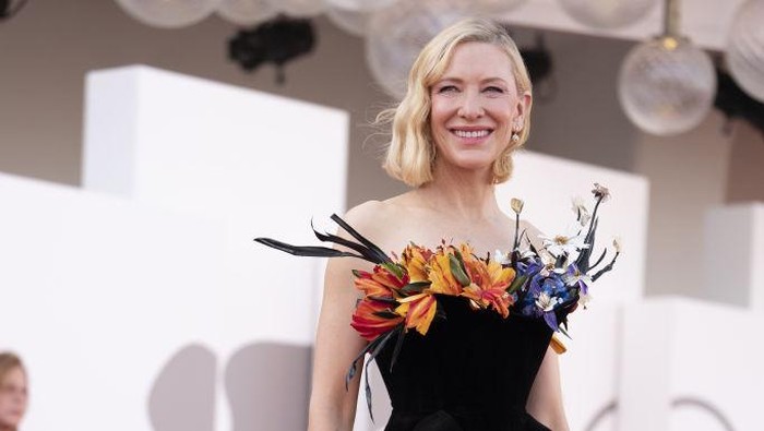 VENICE, ITALY - SEPTEMBER 01 : Cate Blanchett attends the red carpet of the movie 